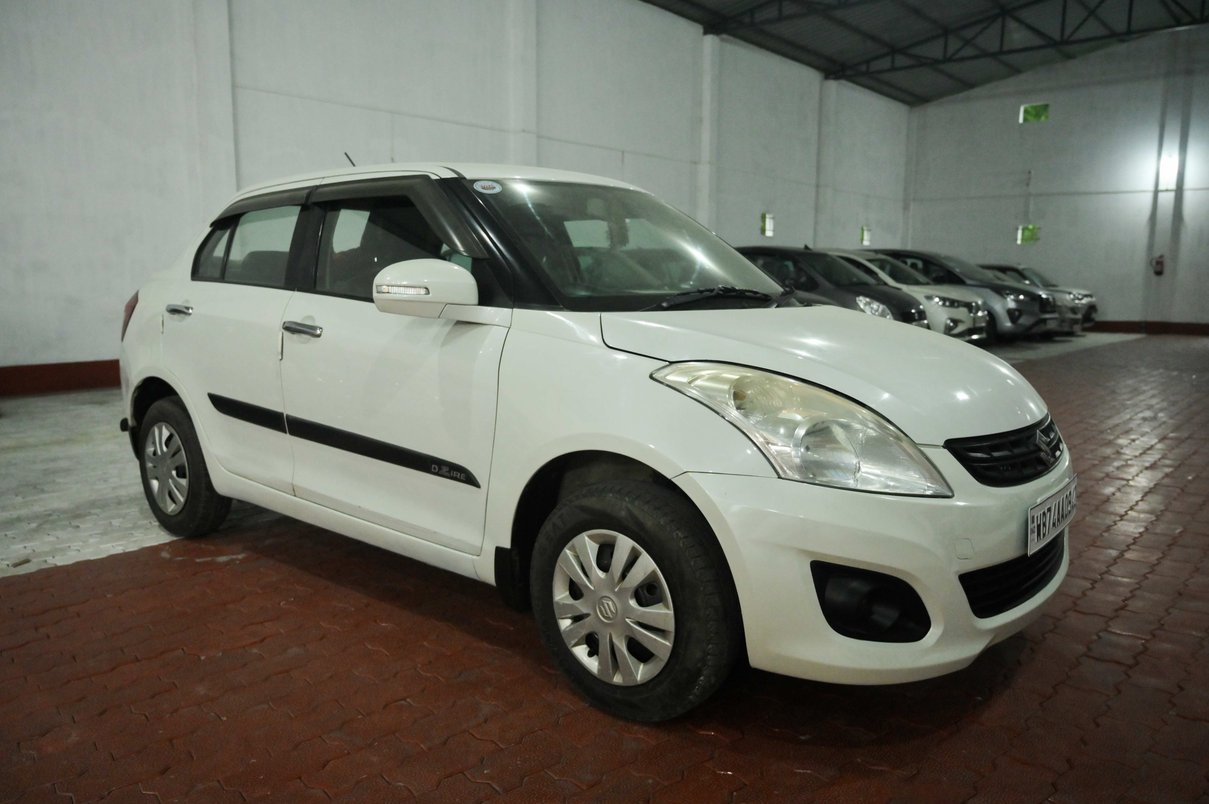 maruti-suzuki-swift-dzire-2015-21