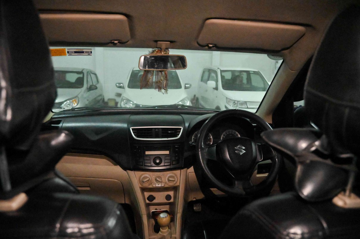 maruti-suzuki-swift-dzire-2015-21